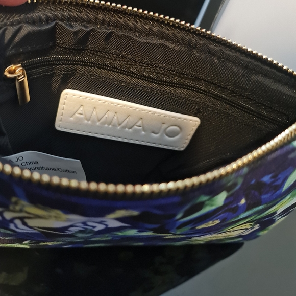 MANHATTAN Floral & Stripe Vegan Leather Wristlet NWTs - Picture 6 of 10